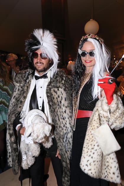 2015, Una noche Fuera de Series. En el Central de La Rural, Matías Gonzalez Montalvo y Marion Richarson evocaron a Cruella de Vil y Los 101 Dálmatas en una velada de superhéroes y villanos en la que celebraron la inauguración del Cine Amigos del Bellas Artes. Se recaudaron tres millones de pesos para el Programa de Adquisición de Obras.