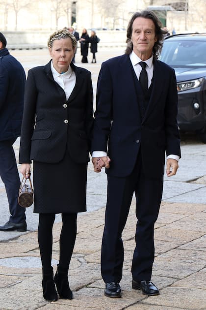 2020. Junto a su marido, Kitín Muñoz, en el funeral de Pilar de Borbón, en El Escorial.