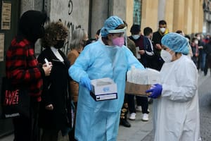 ¿Pandemia o endemia?: tras la explosión de ómicron, Europa gira y empieza a cambiar el abordaje del virus