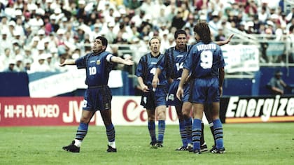 Maradona, Sensini, Simeone y Batistuta en el triunfo de la selección argentina ante Grecia por el Mundial de Estados Unidos 94