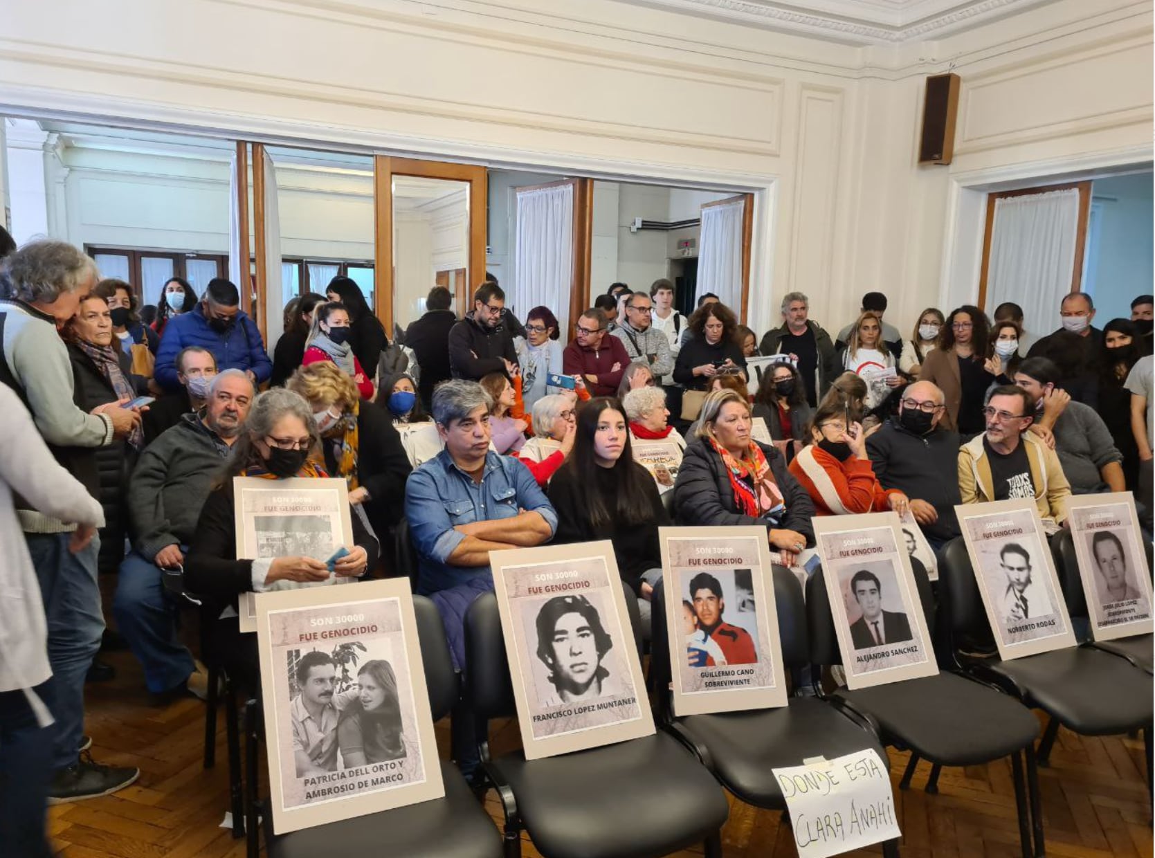 En mayo de 2022, la Justicia condenó a prisión perpetua a Julio César Garachico por los homicidios, secuestros y torturas cometidos contra siete víctimas, entre ellas López. En la primera fila, Rubén López, hijo del albañil desaparecido