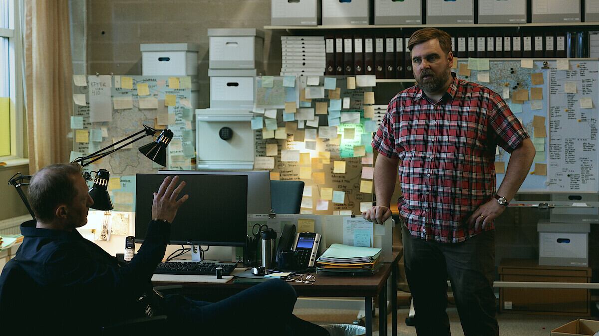 La miniserie de Netflix relata el crimen de un niño de 8 años y de una mujer de 56 sin un lazo directo que los una