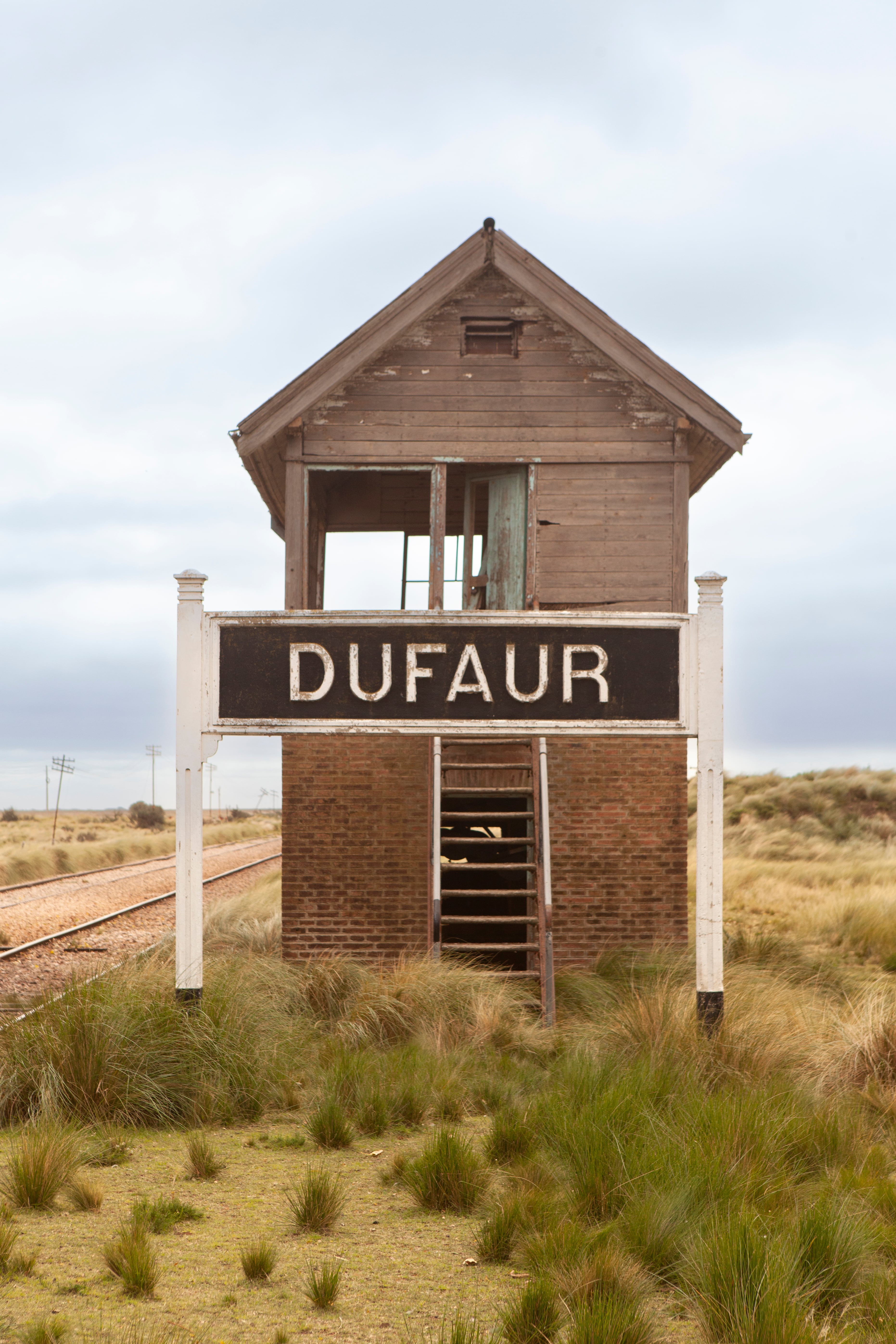 El tren de carga sigue pasando por Dufaur.