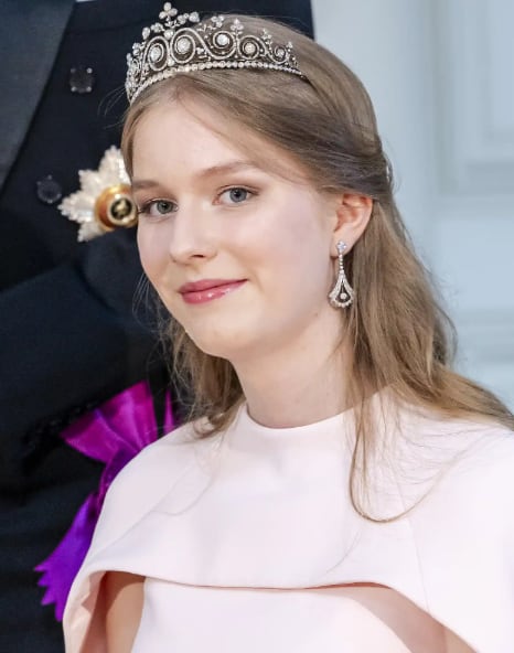 La princesa Elisabeth de Bélgica, duquesa de Brabante, es la heredera al trono belga. Nacida en 2001, es la mayor de los cuatro hijos del rey Felipe y la reina Matilde y forma parte de la nueva generación de futuras reinas europeas