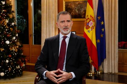 24/12/2022 El rey Felipe VI pronuncia su tradicional discurso de Nochebuena, en el Palacio de la Zarzuela (Madrid), a 24 de diciembre de 2022. POLITICA Pool