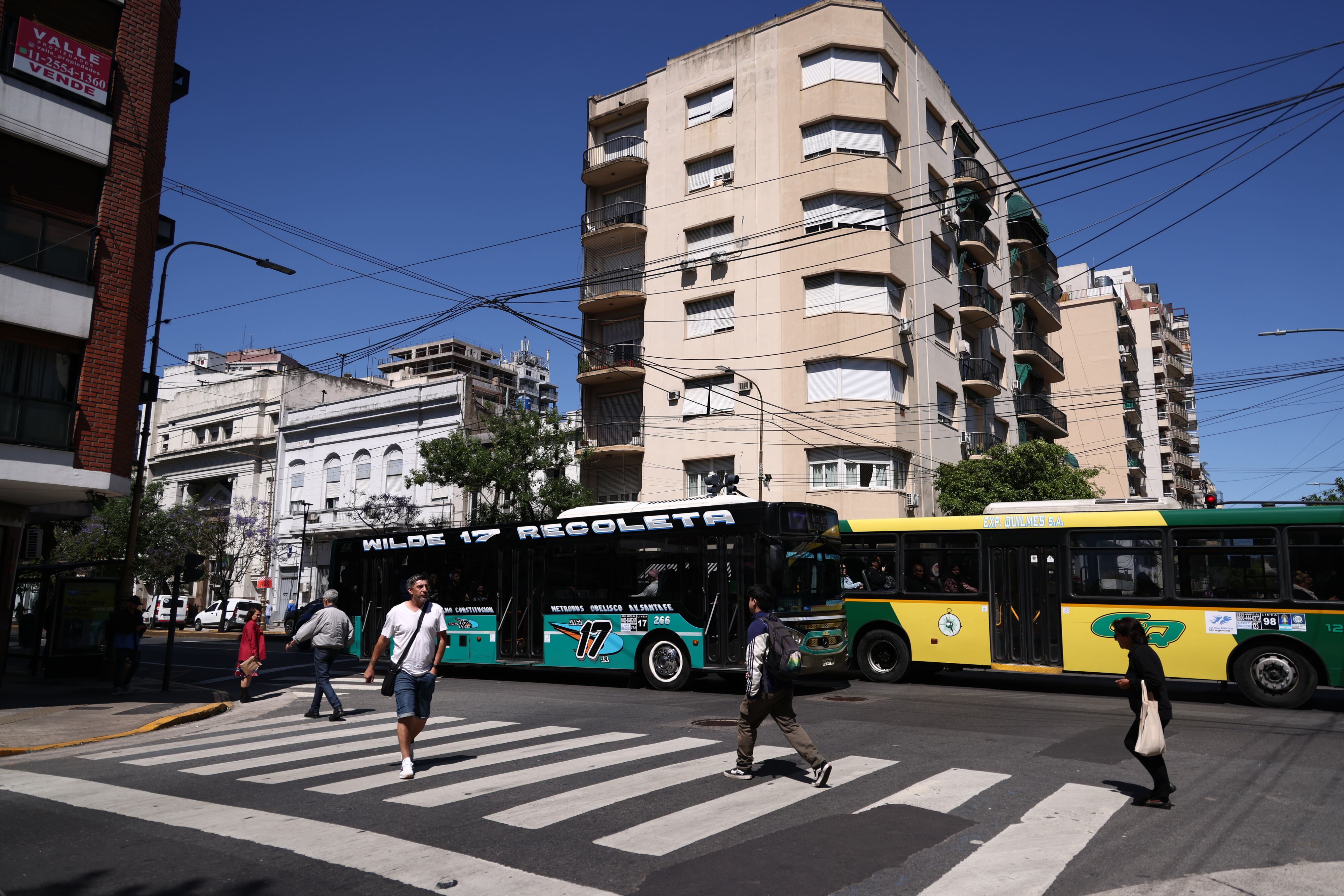 Intenso tránsito en la zona de Barracas, donde por primera vez llegará el subte