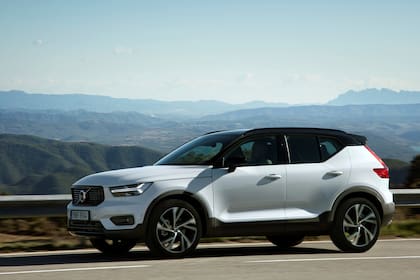 247 CV es la potencia máxima del motor 2.0 L del nuevo Volvo XC40