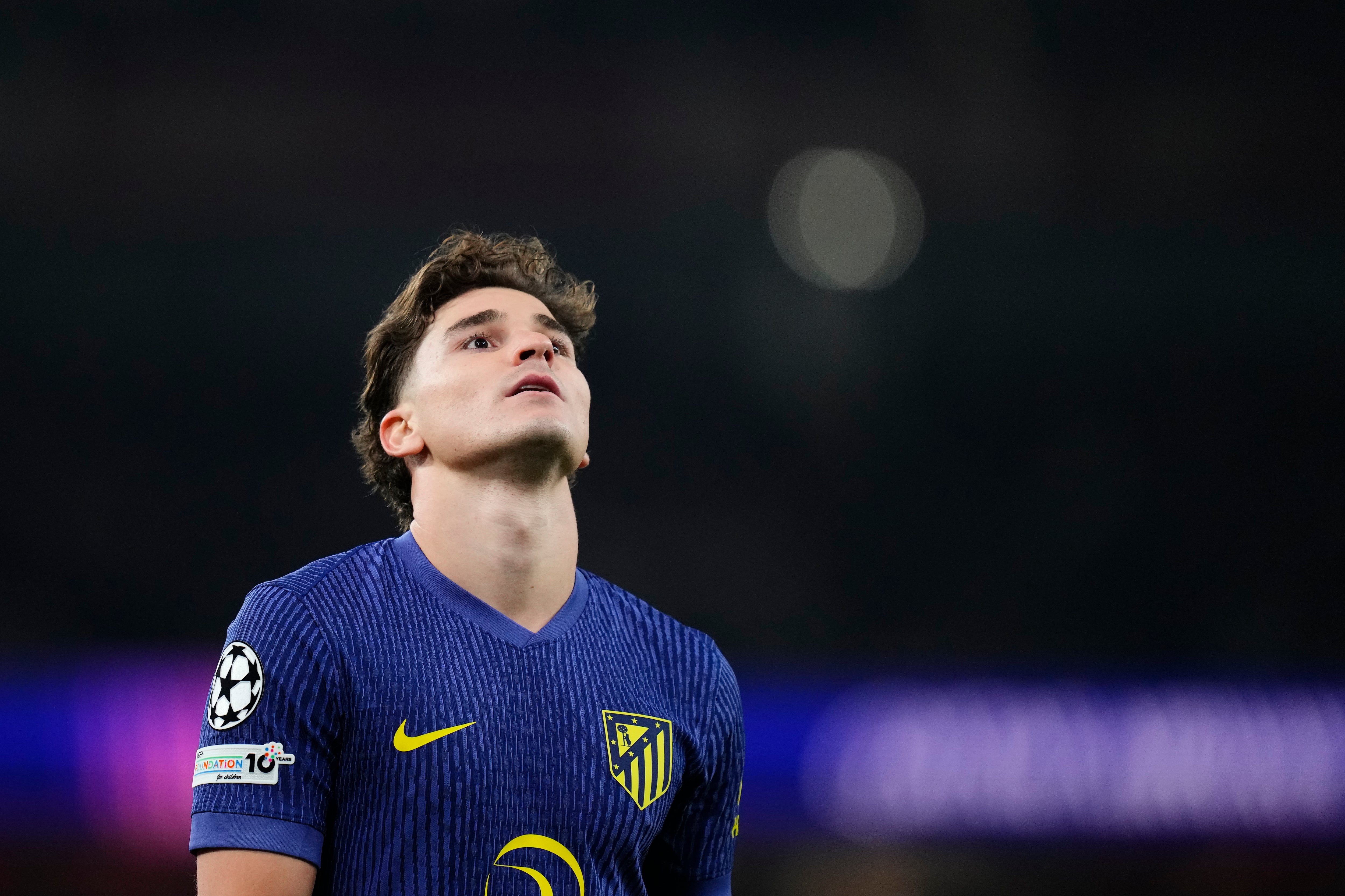 Atlético de Madrid contraataca tras los comentarios de Julián Álvarez y denunciará a Barcelona ante la FIFA
