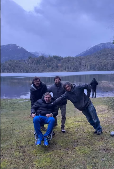 El grupo visitó el lago y disfrutó de distintos paseos durante el viaje (Foto: Instagram @emipinson)