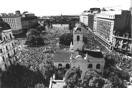 25 de mayo de 1982, convocatoria en la época de la Guerra de Malvinas