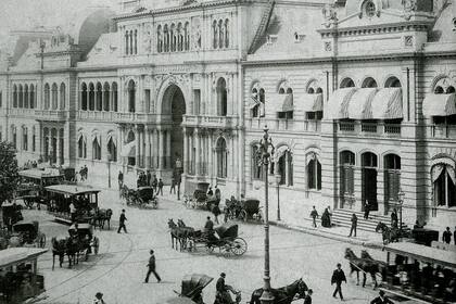La imagen más antigua de la Casa de Gobierno tal comos e la conoce hoy; 26 de octubre de 1898