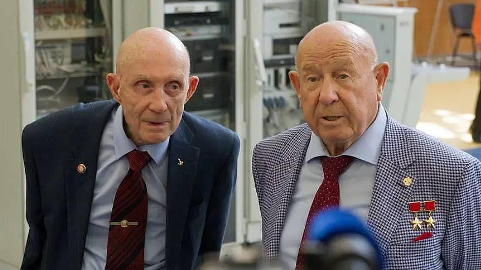 Thomas P. Stafford (izquierda) y Alexey A. Leonov en 2015 (Foto: NASA)