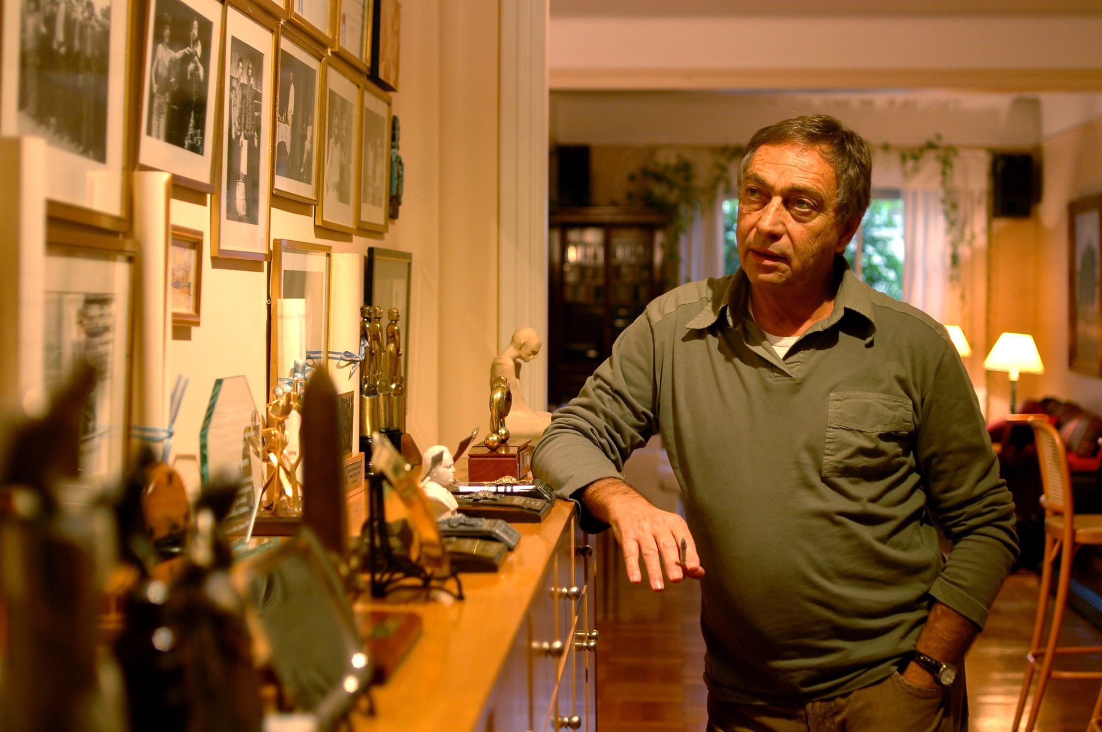 Luis Brandoni inició su carrera en los años '60 con participaciones en programas de radio y TV