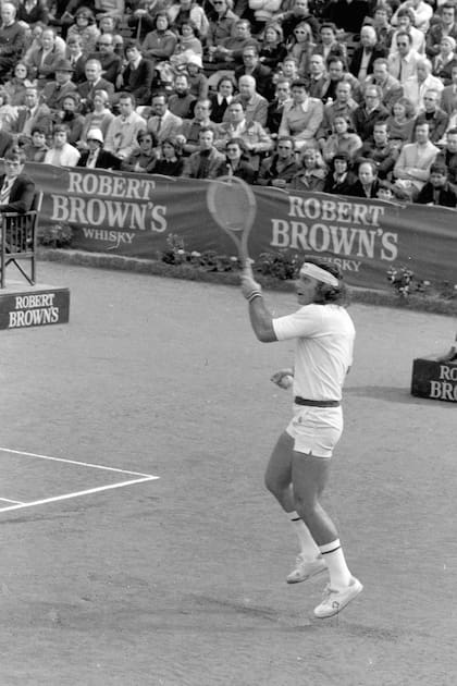 26) Histórico: nunca antes la Argentina había llegado a las semifinales de la Copa Davis. Lo consiguió gracias a Vilas en 1977 y las expectativas fueron enormes en el Buenos Aires Lawn Tennis Club.