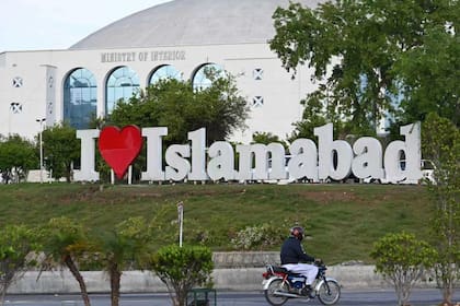 (260418) -- ISLAMABAD, 18 abril, 2026 (Xinhua) -- Imagen del 10 de abril de 2026 de una vista de Islamabad, Pakistán. (Xinhua/Ahmad Kamal) (oa) (da)