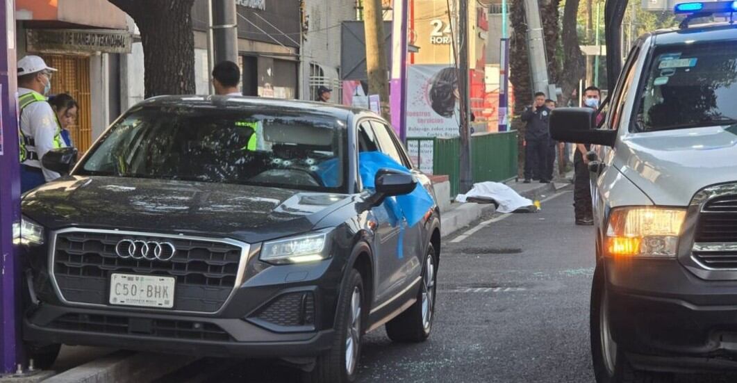 La secretaria particular de la alcaldesa de la Ciudad de México y un asesor fueron asesinados el martes en un ataque armado en el sur de la capital