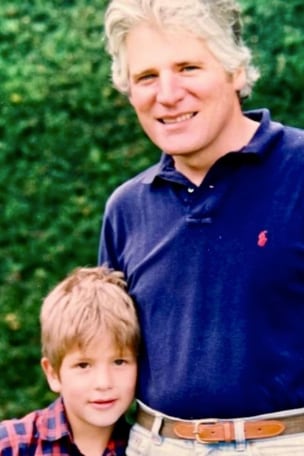 Miguel con su padre, quien ha dicho que hizo las labores de mamá y papá, luego de que Diana falleciera