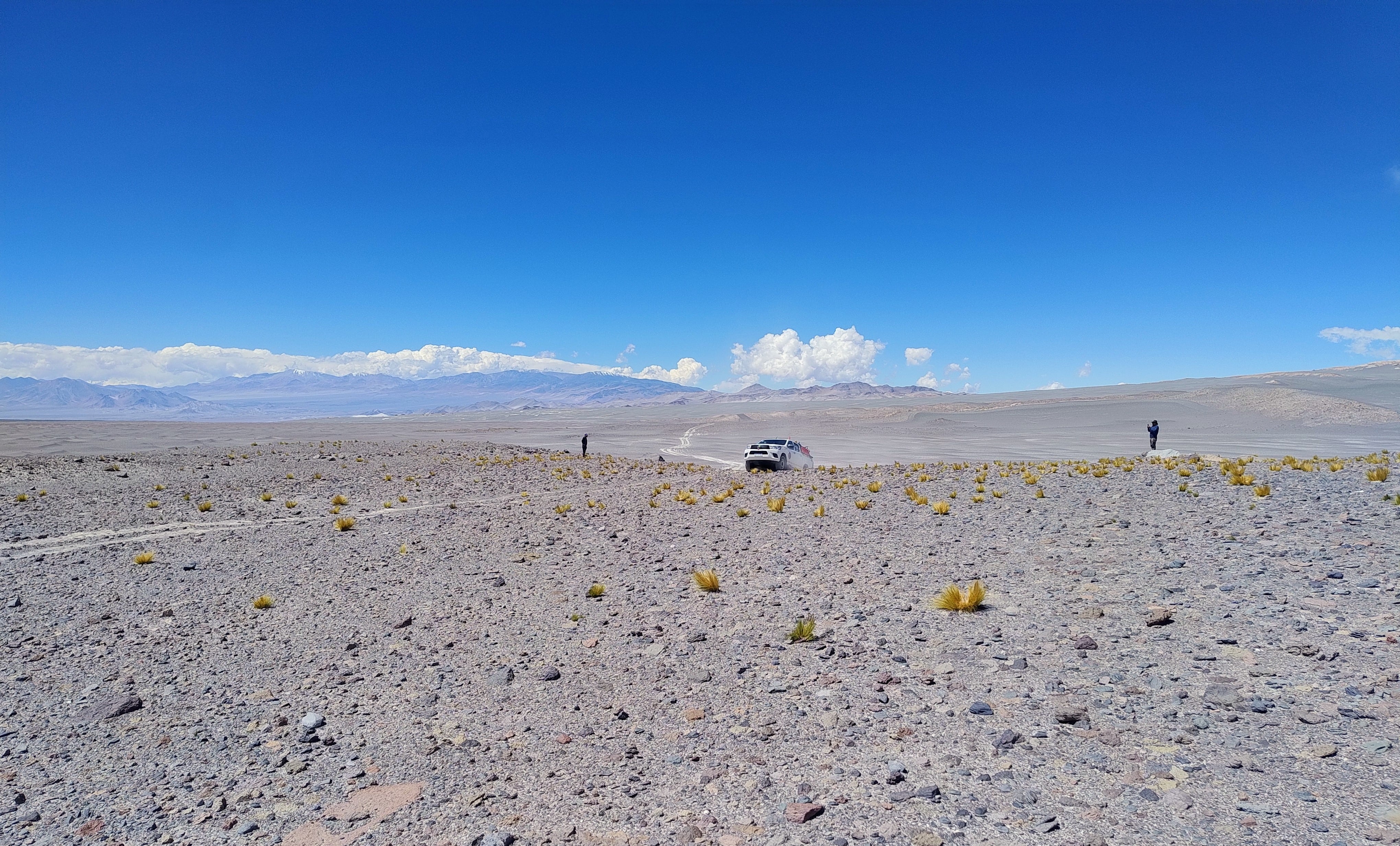 Hay que recorrer varias horas en medio del desierto hasta llegar a las lagunas