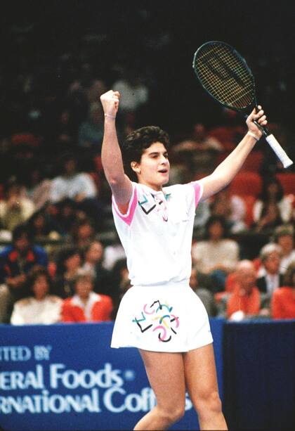 27) El festejo de Gabriela en el Masters de 1994, en Nueva York. Ganó el título, sobre carpeta, al batir en la final a Lindsay Davenport (EE.UU.) 6-3, 6-2 y 6-4.