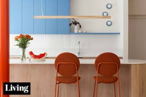 Con una reforma bien jugada, esta cocina ofrece comodidad para reunirse y color para alegrar los días