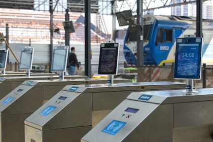 28/09/2020 Sistema de control de acceso a los trenes en Buenos Aires (Argentina) que permite comprobar la temperatura y el uso correcto de la mascarilla ECONOMIA INDRA