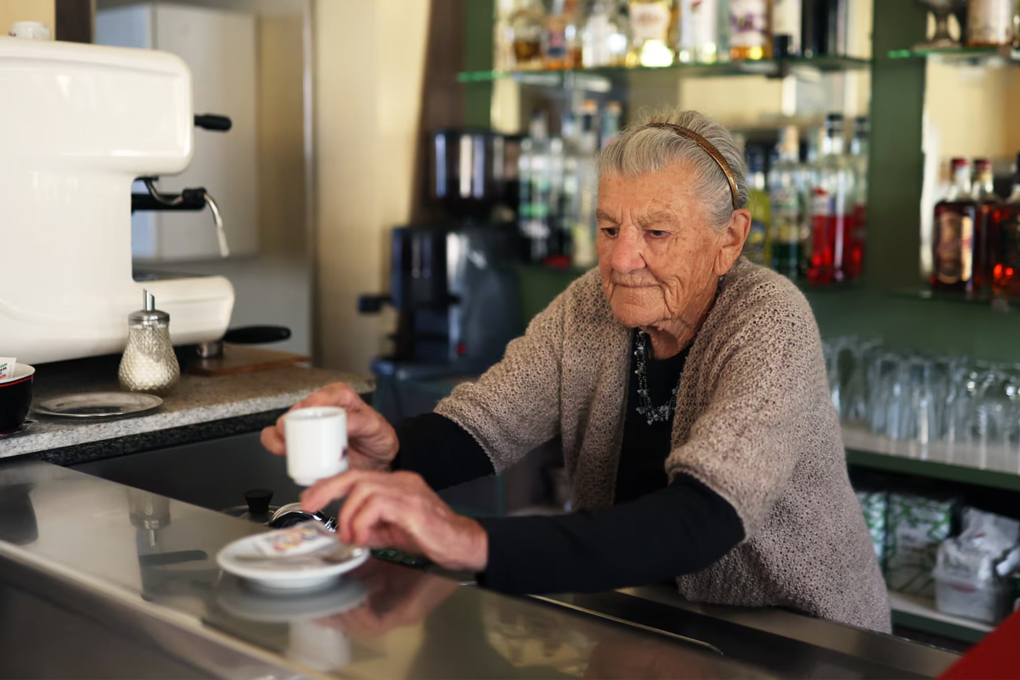 Anna Possi, barista de 101 años: “Mi secreto es comer poco y trabajar, tengo siempre la mente ocupada en hacer cosas, no me rindo ante la realidad que tengo”