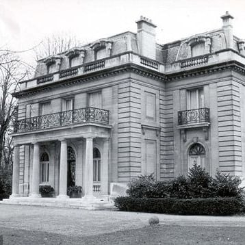 El palacio, donde los Windsor solían celebrar grandes fiestas y recibir a célebres amigos, se convirtió en una prisión