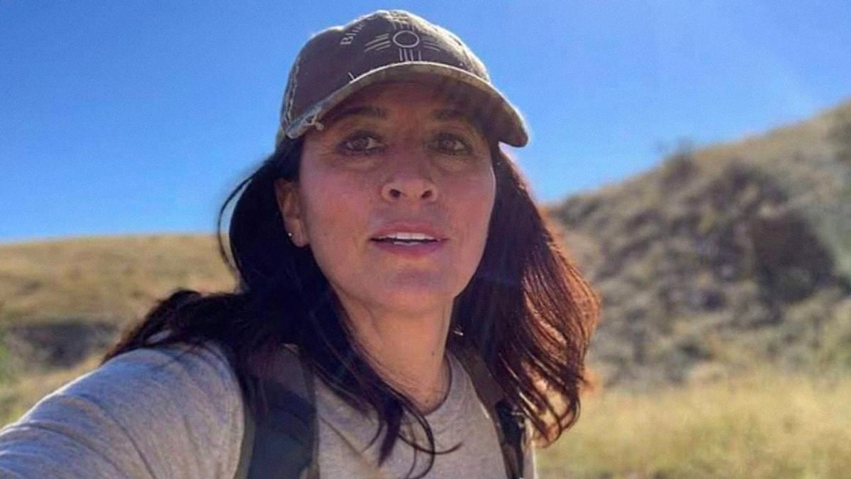 Hallaron en un bosque de Nuevo México el cuerpo de una mujer junto a un arma después de un año de búsqueda