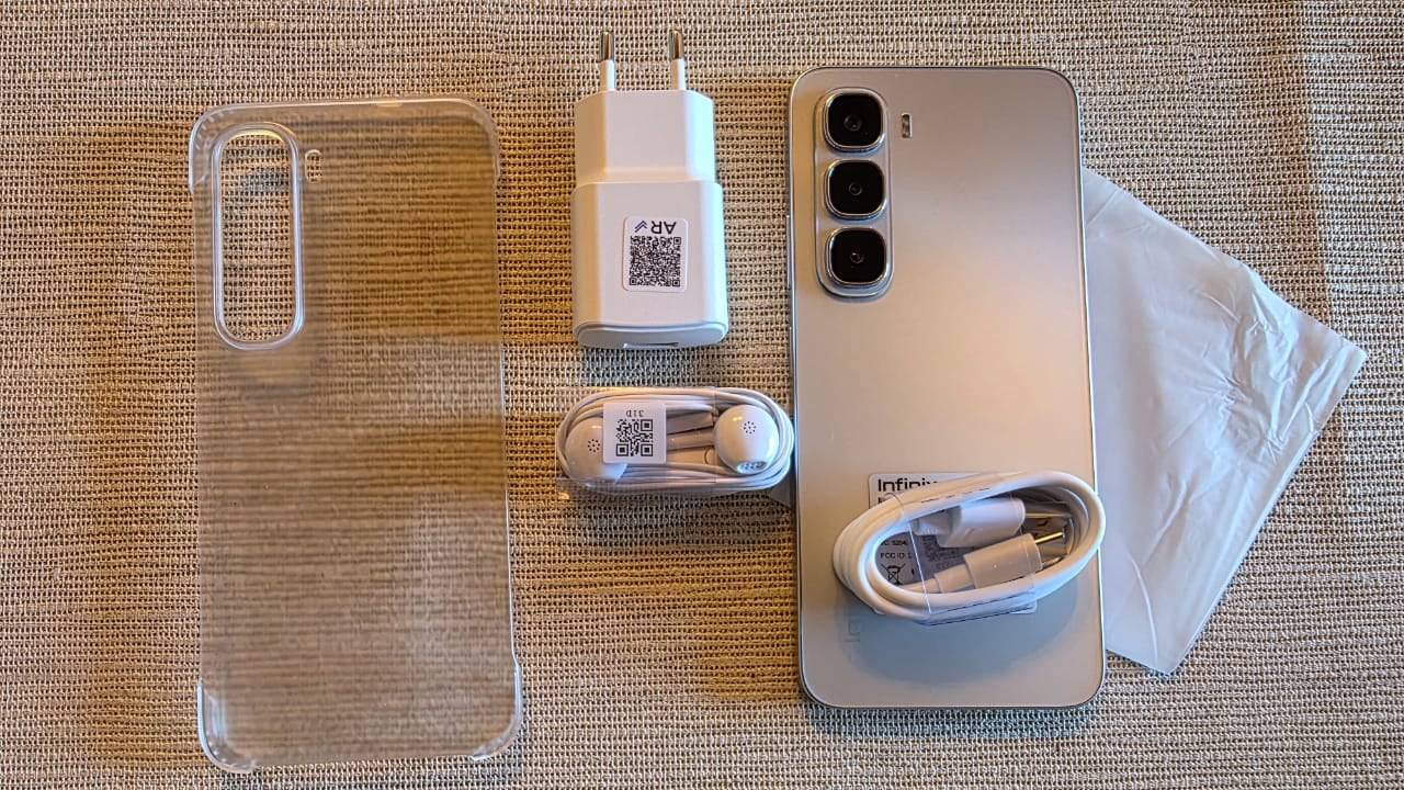 Todos los accesorios que vienen en la caja del Infinix Hot 60i