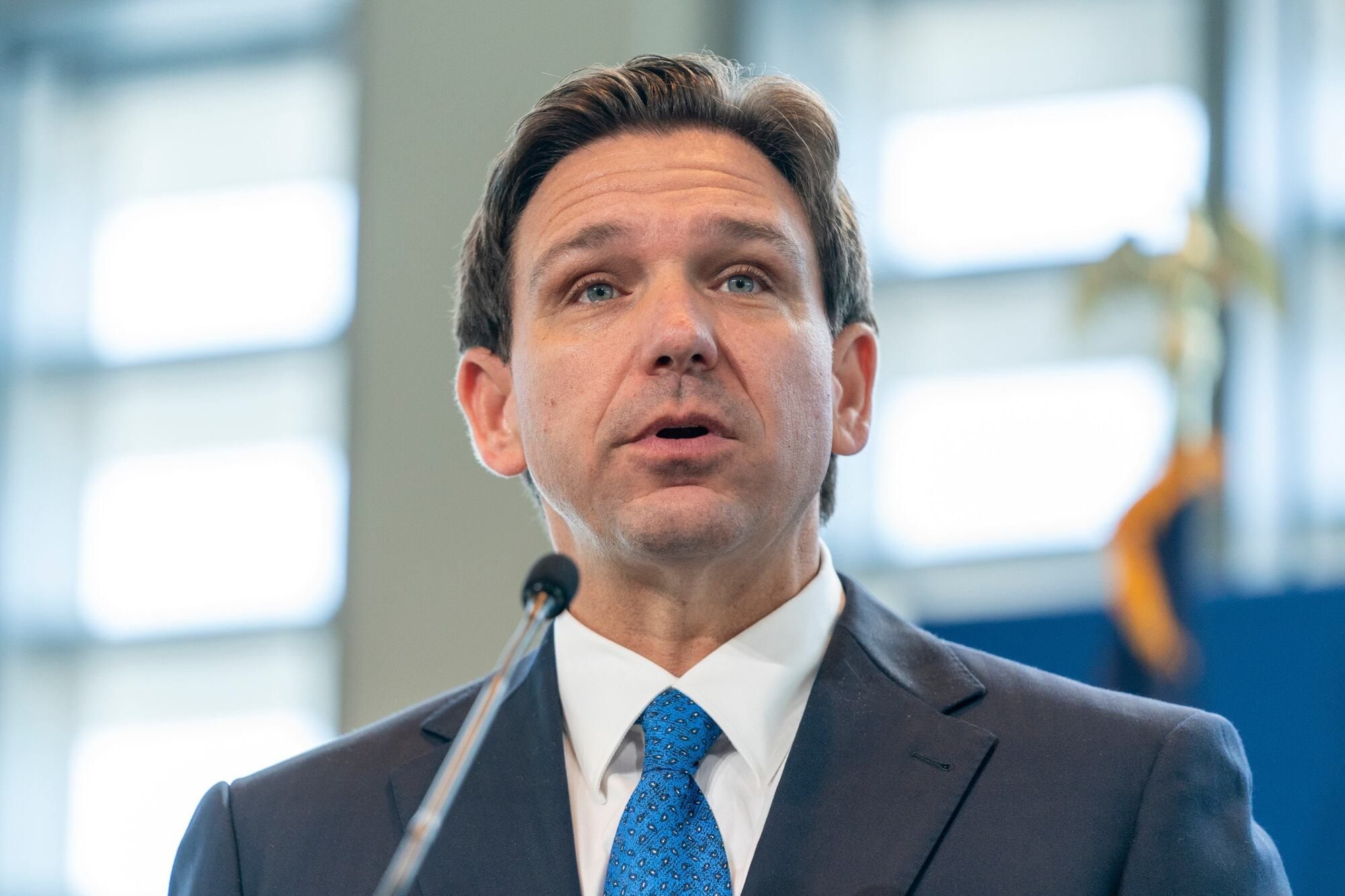El gobernador Ron DeSantis se mostró a favor de la eliminación de la DEI en Florida