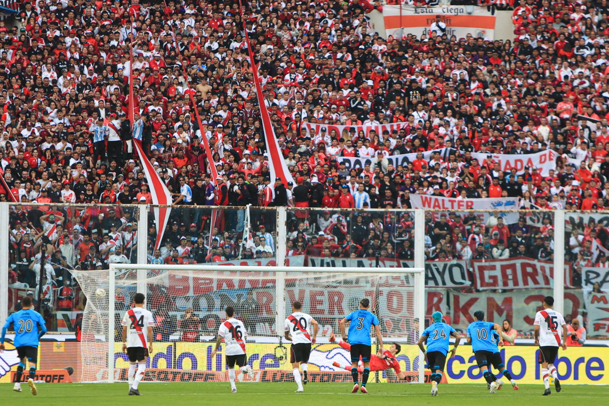 River tuvo la oportunidad de cortar la sequía de tres años sin ser campeón del torneo, pero se le escapó la final con Belgrano en mayo: este semestre, la distracción por ganar la Copa Sudamericana no deberá repercutir en su andar local.