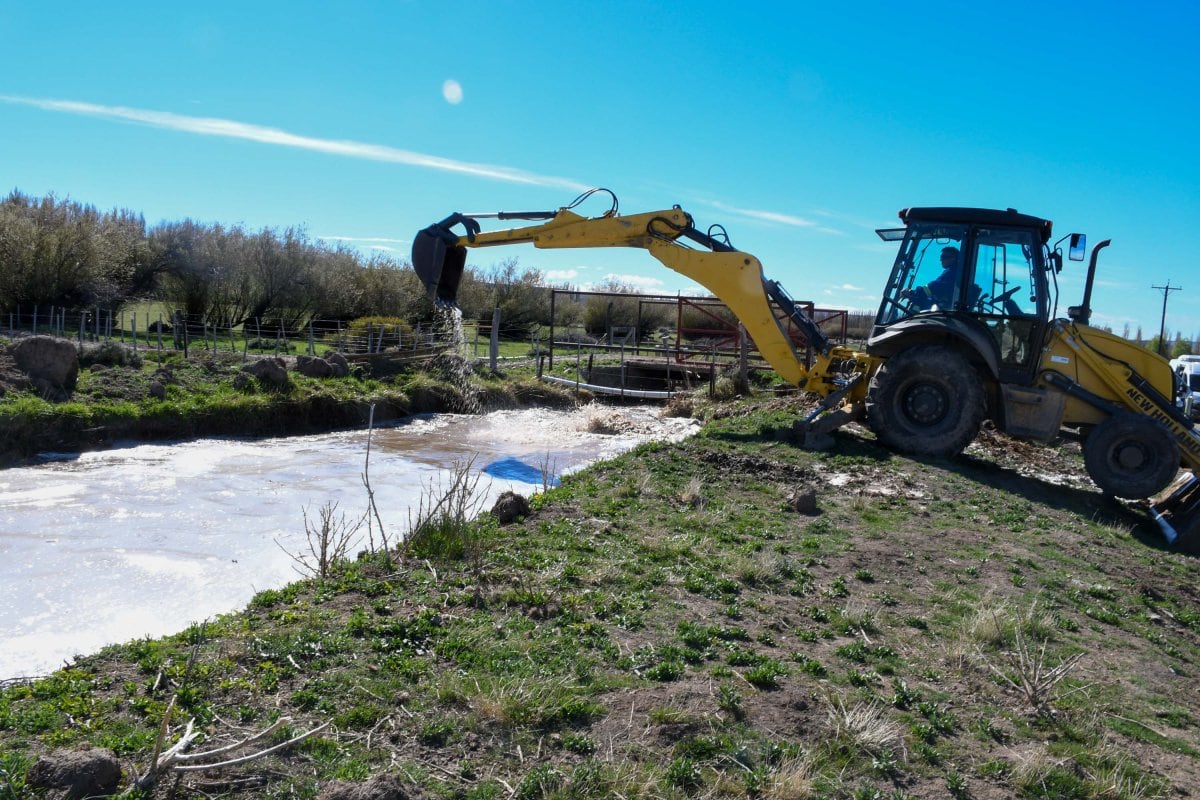Abrieron tres compuertas de un río y el agua llegará a 80 campos