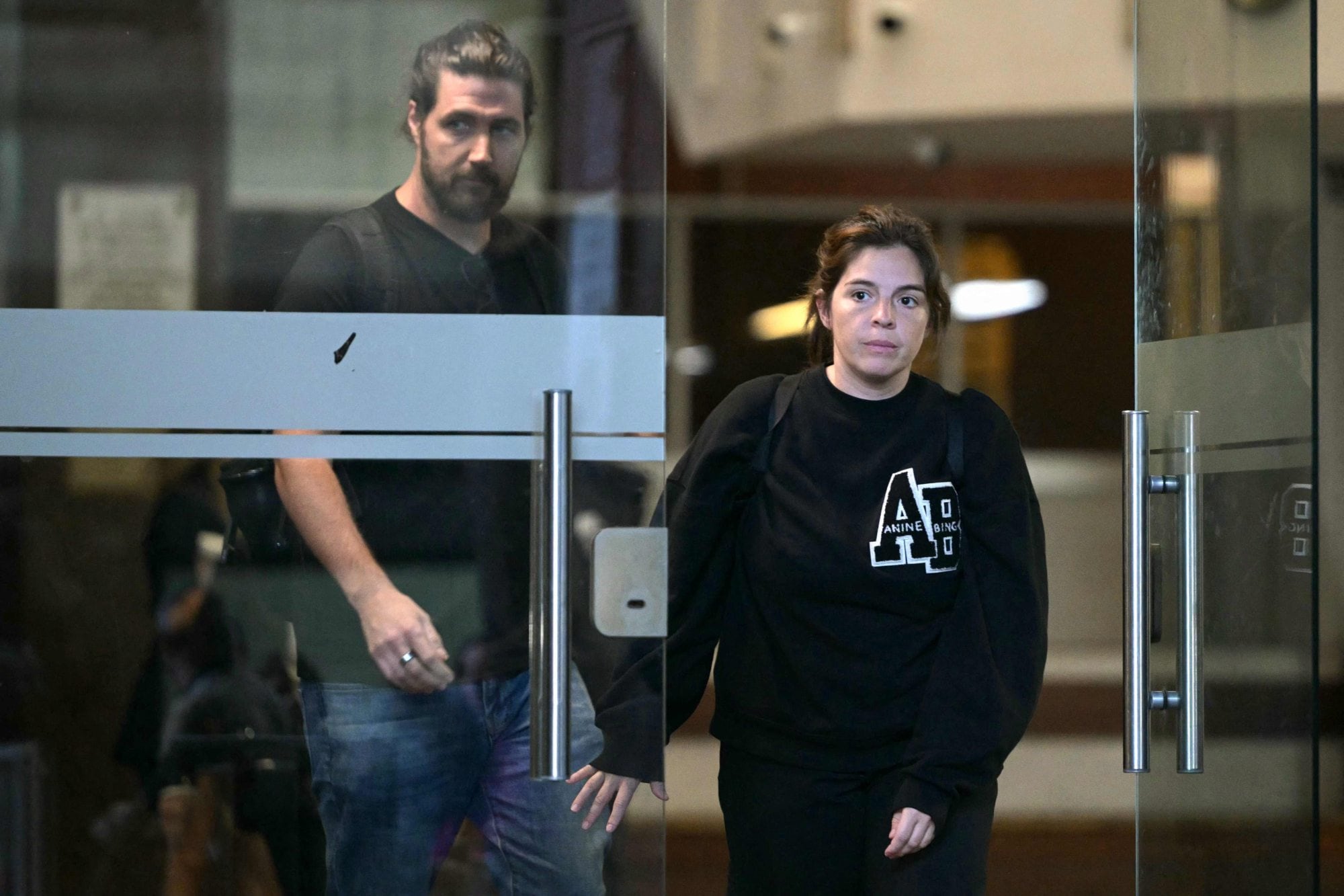 Dalma Maradona y su marido, Andres Caldarelli, salen de los tribunales de San Isidro