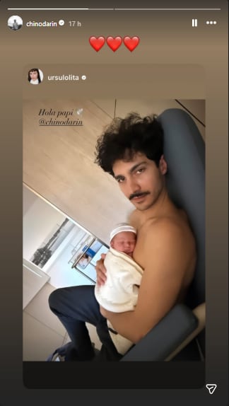 Úrsula Corberó publicó una tierna foto que le tomó a Darín y a Dante en la clínica y dejó ver la cara del bebé (Foto: Instagram)