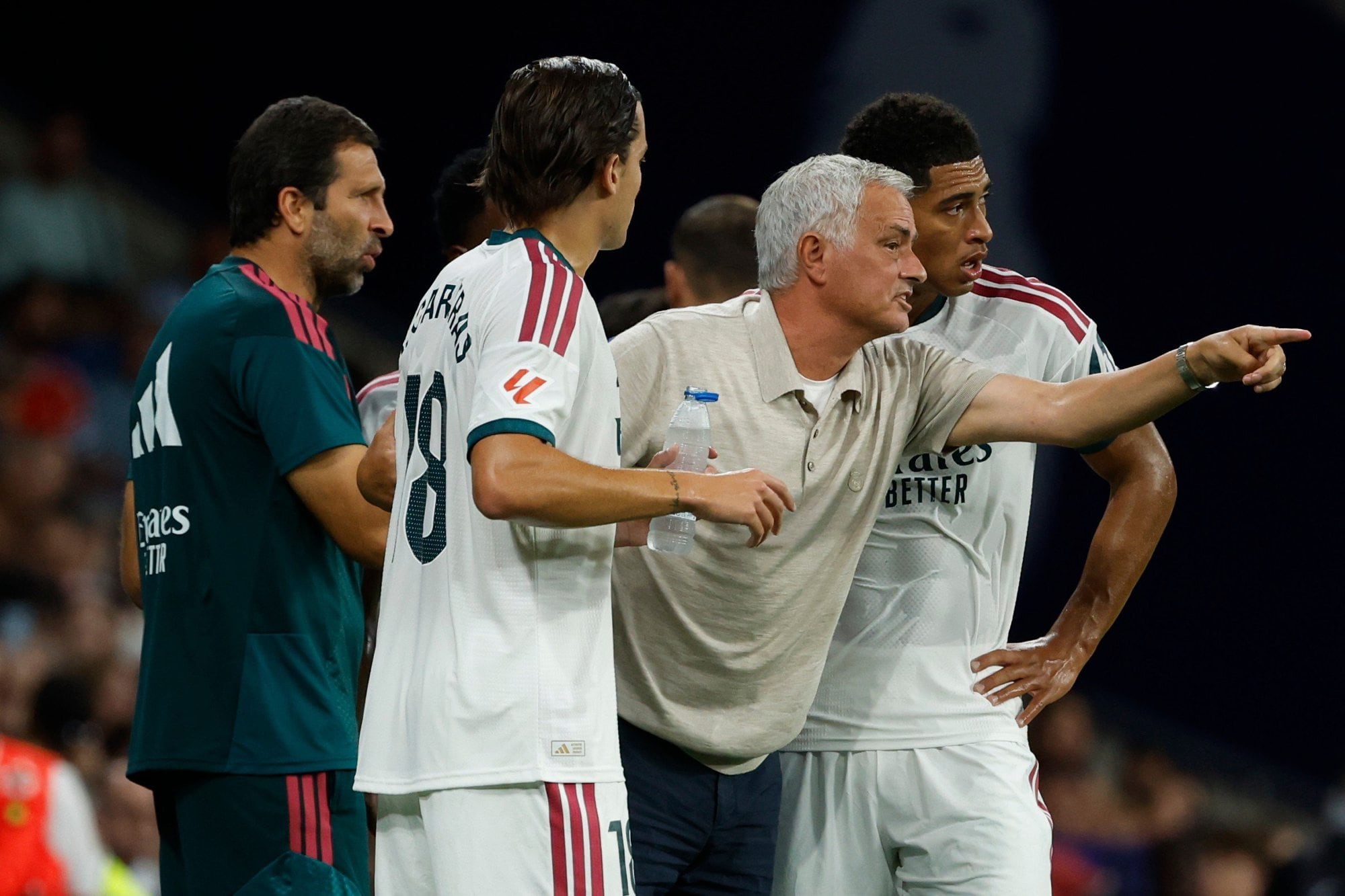 Mourinho da indicaciones, entre Carreras y Bellingham