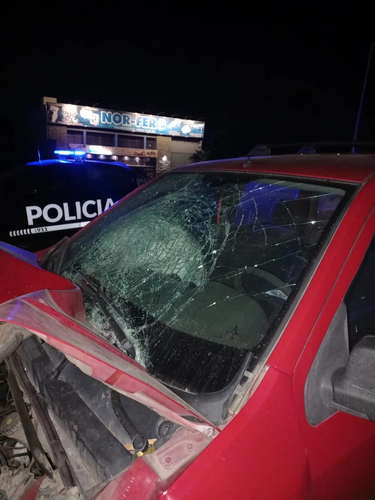 Así quedó la camioneta Eco Sport que atropelló a un policía y a un preventor en Mendoza.