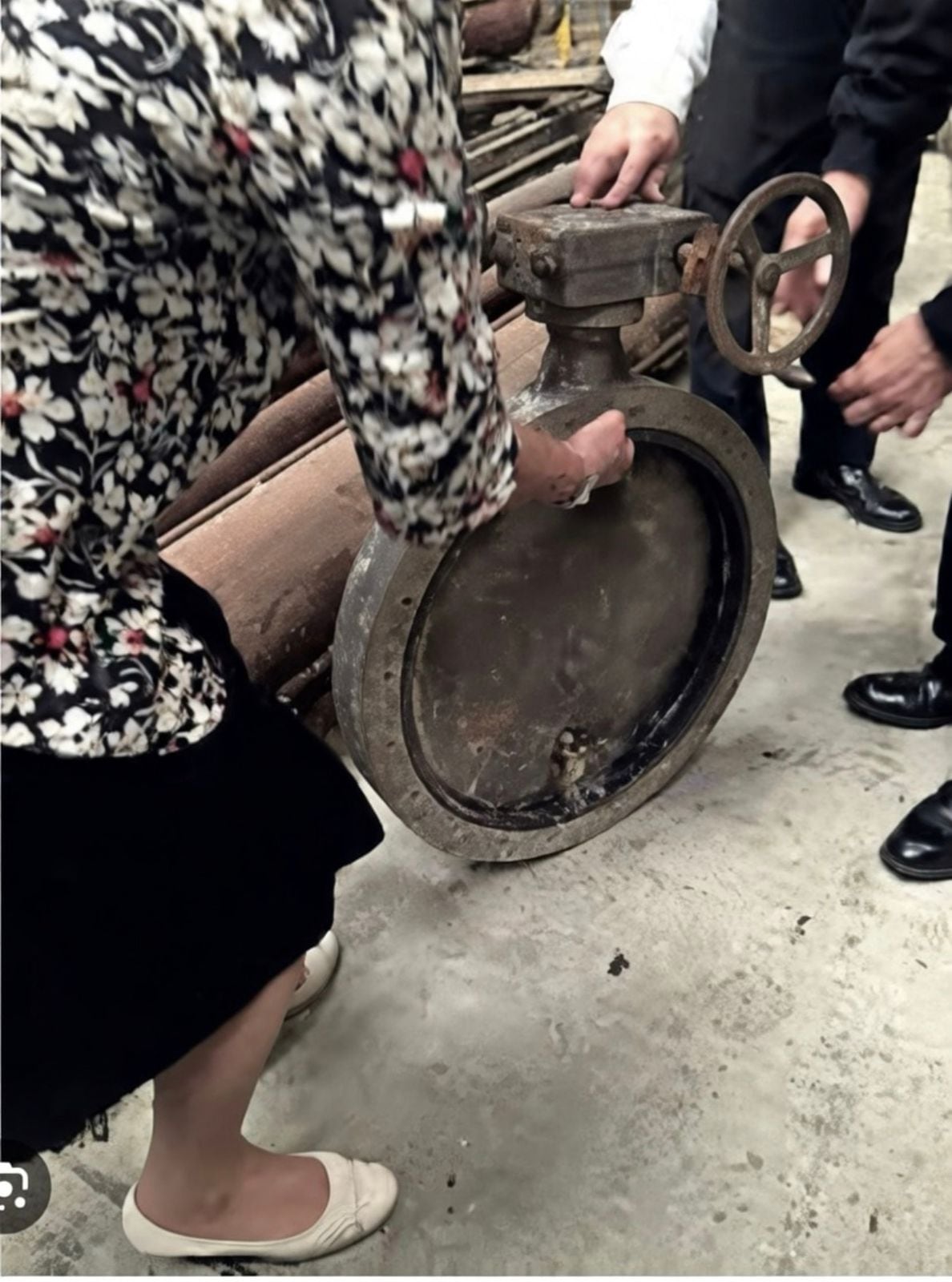 Válvula ECO-19 similar a la que tenía el ARA San Juan, foto tomada durante una inspección judicial que realizó en 2018 la jueza federal Marta Yañez.