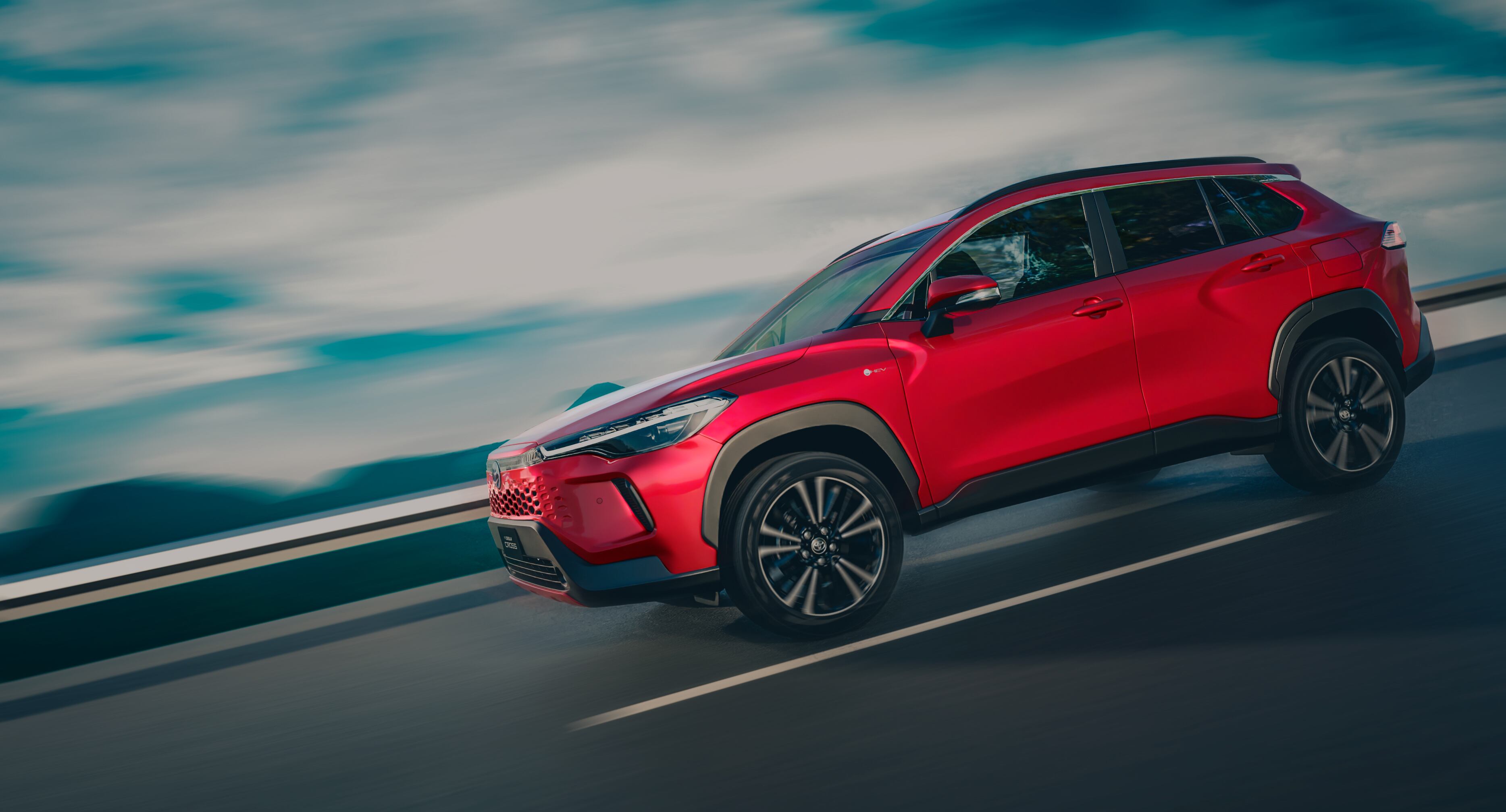 A partir de las versiones XEI, Toyota incorpora climatizador automático bizona, Smart Entry, Push Start, freno de estacionamiento electrónico con función Auto Hold y sensor de lluvia