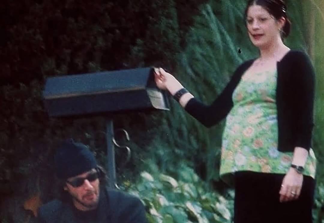 Junto a Jennifer Syme durante el embarazo de Ava