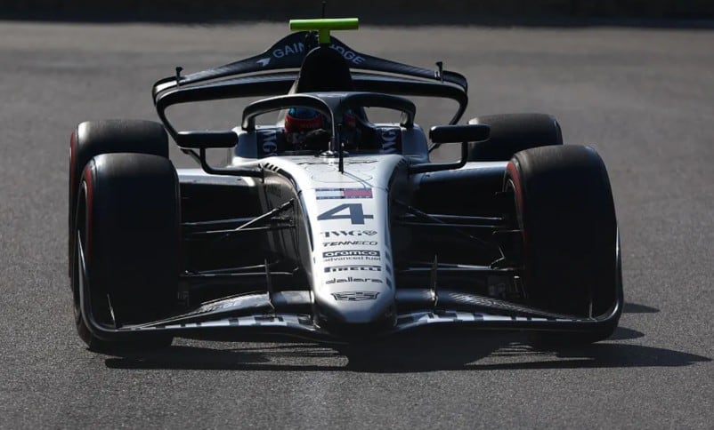 El piloto de Hitech mostró un buen rendimiento en los entrenamientos libres, terminando cuarto en la tabla de tiempos, a 0,495 segundos del tiempo del más rápido, Kush Maini (ART Grand)