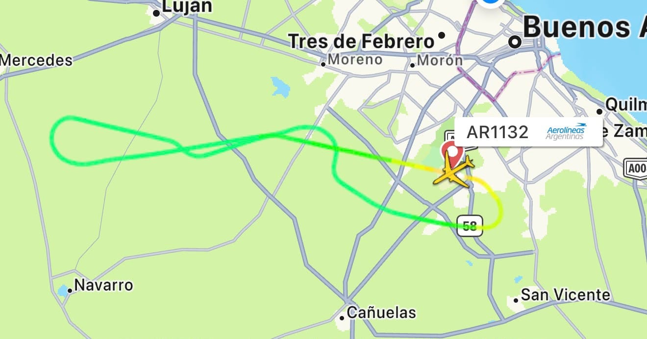 El AR1132 tuvo que volver a Ezeiza por la falla de un motor