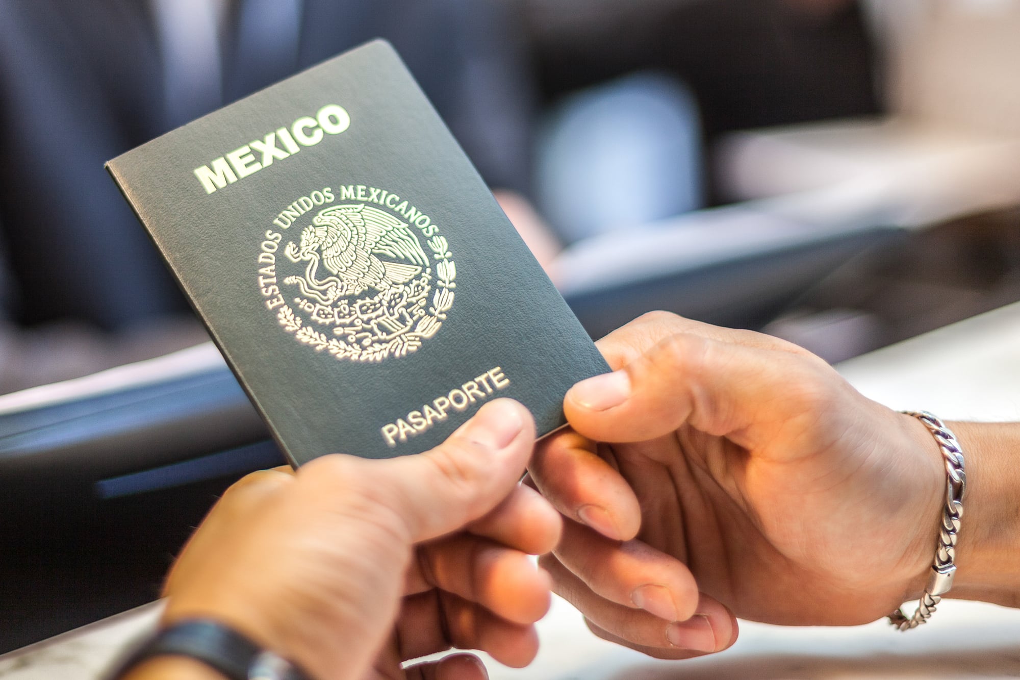 Mediante el formulario OP7, un padre o tutor manifiesta su consentimiento para el trámite del pasaporte mexicano dirigido a un menor