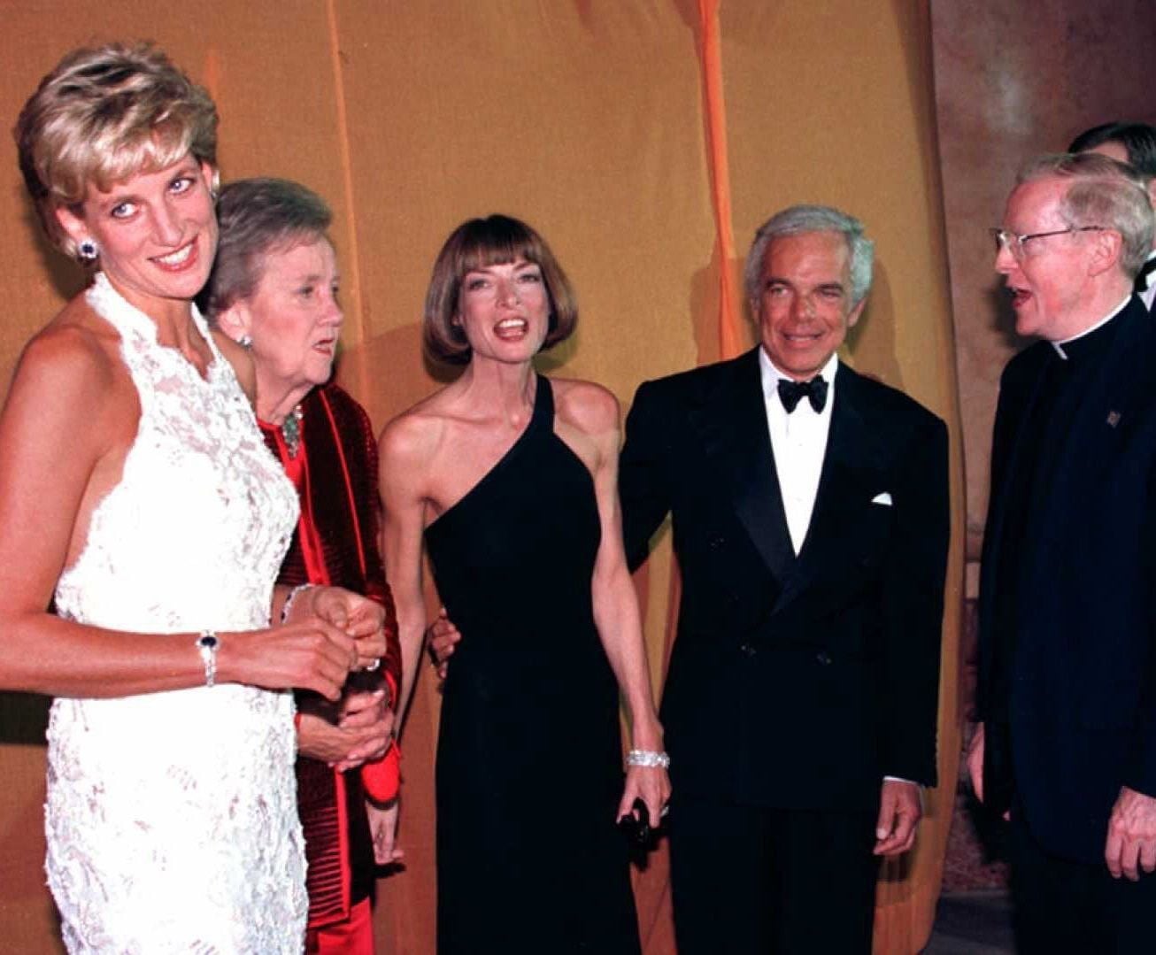 Anna Wintour junto a la princesa Diana en una imagen de 1996, un año antes de la muerte de la princesa