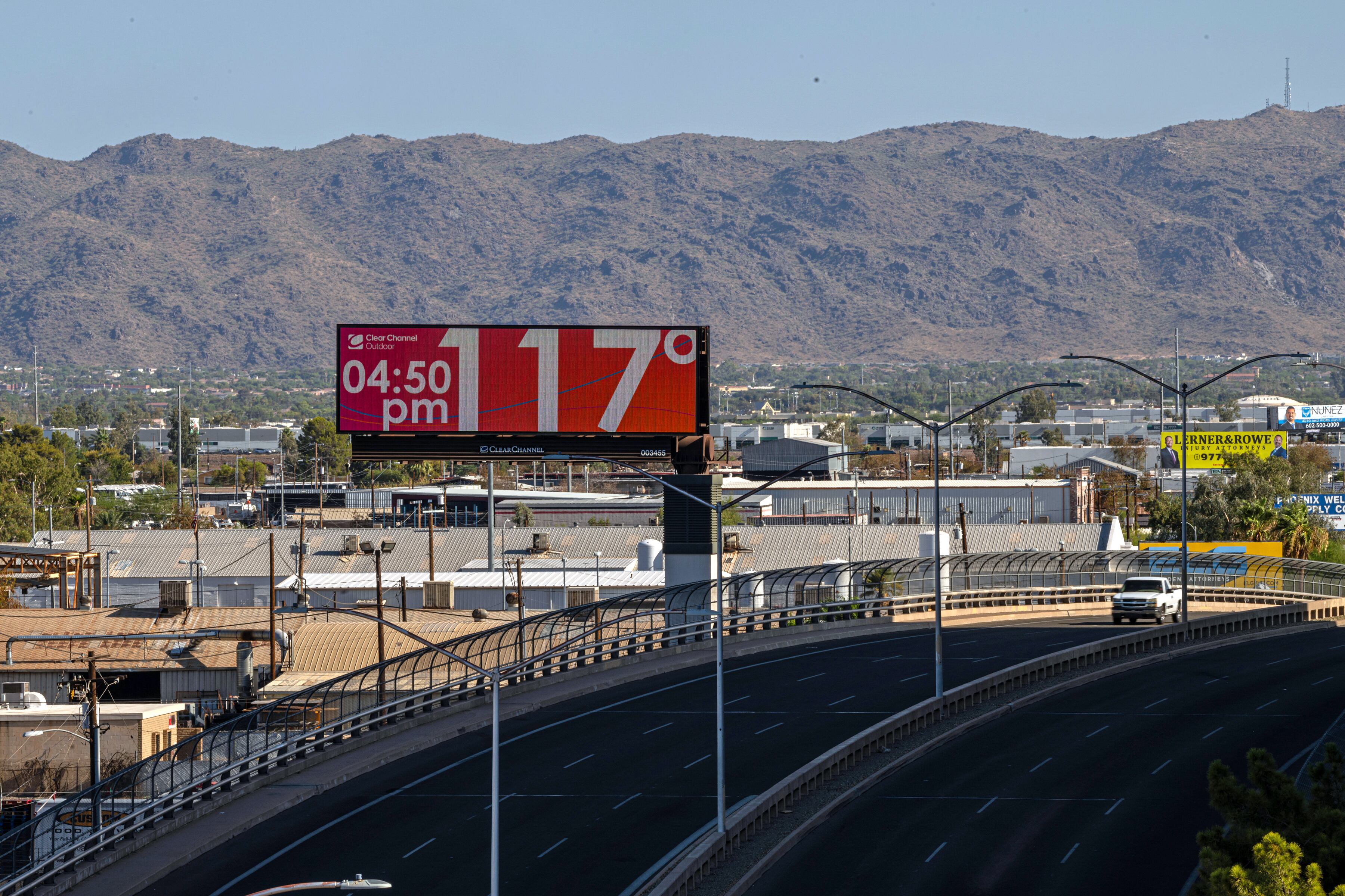 Arizona toma medidas para asistir a la población ante el calor extremo de mayo