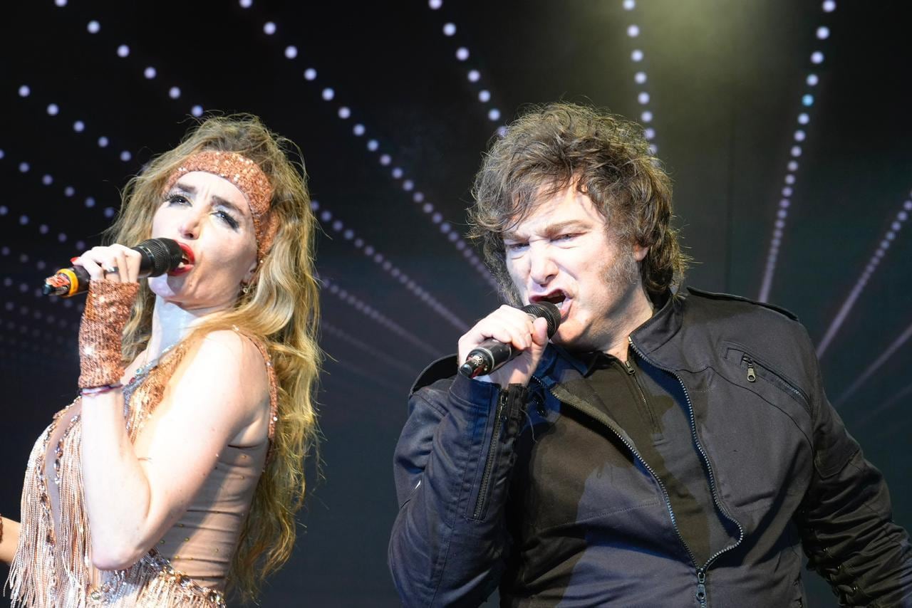 Milei cantó junto a Florez al final de su show