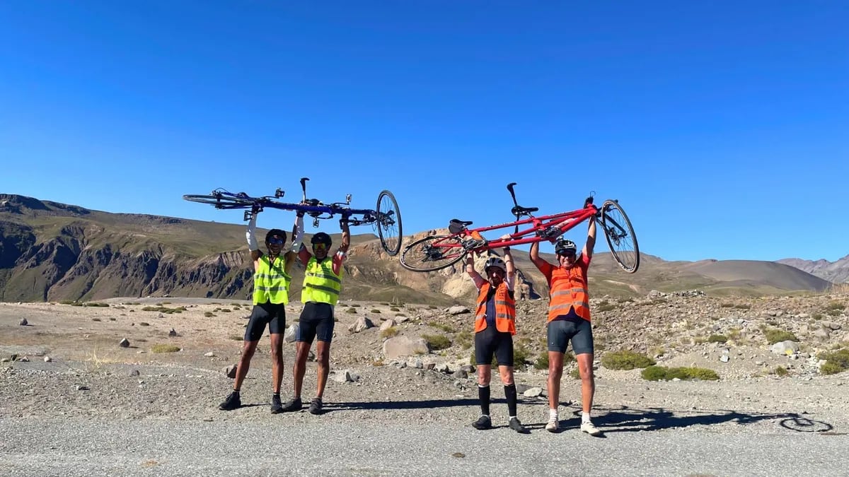 Pedaleando juntos, en los deportes y en la vida