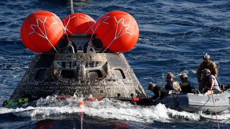 La cápsula Orión de la misión no tripulada Artemis I amerizó en el Océano Pacífico el 11 de diciembre de 2022 tras completar con éxito una misión alrededor de la Luna