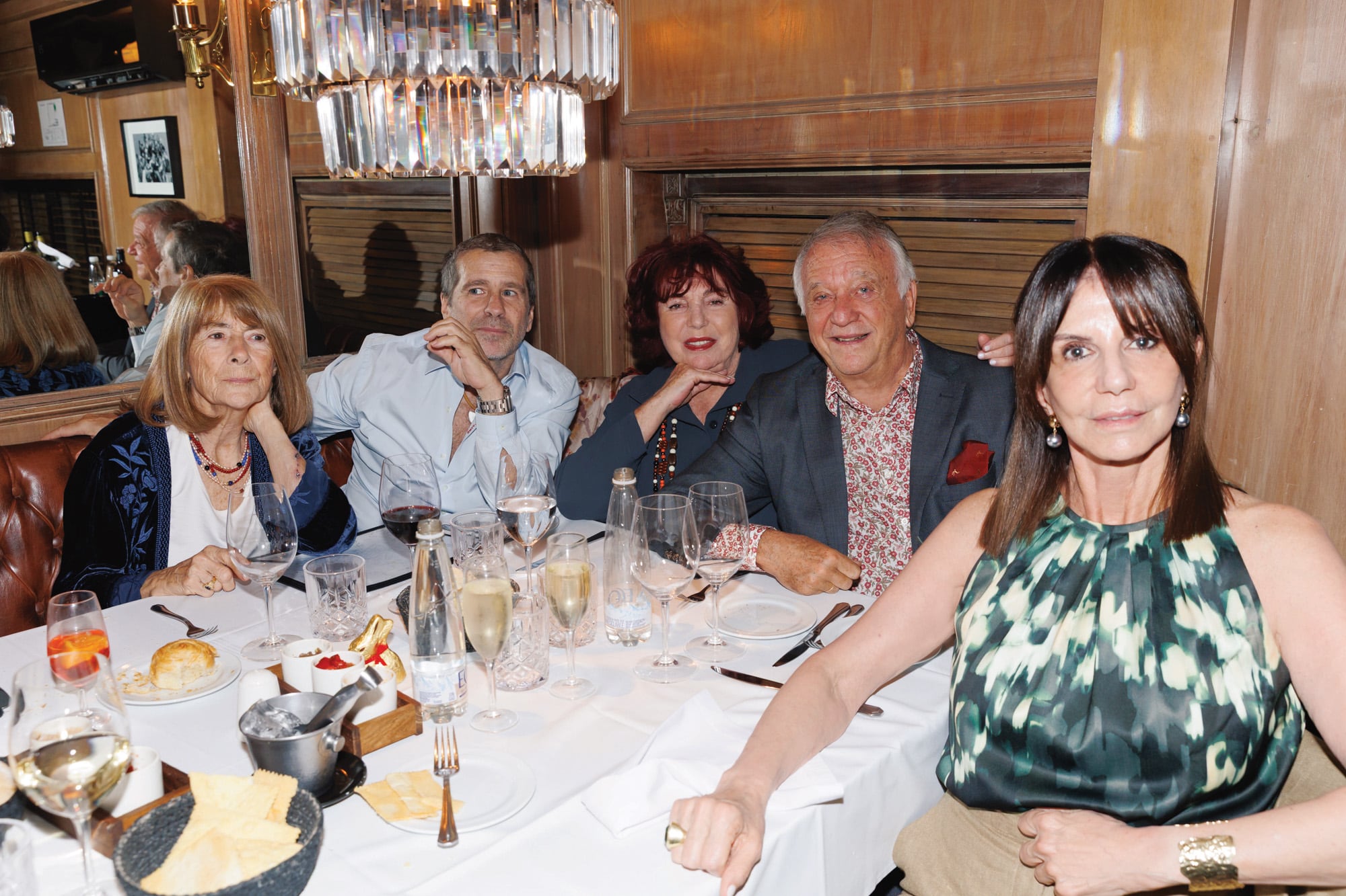 De izquierda a derecha: Graciela
Domenech, Bony Bullrich, Valeria
Martelli, Roberto Devorik y Cecilia
Curá, que fue quien organizó el encuentro