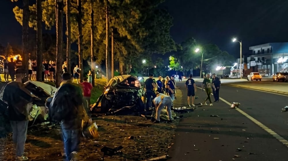 Con 14 años conducía una camioneta por la ruta hasta que chocó con un rodado estacionado: murieron él y un joven de 18.