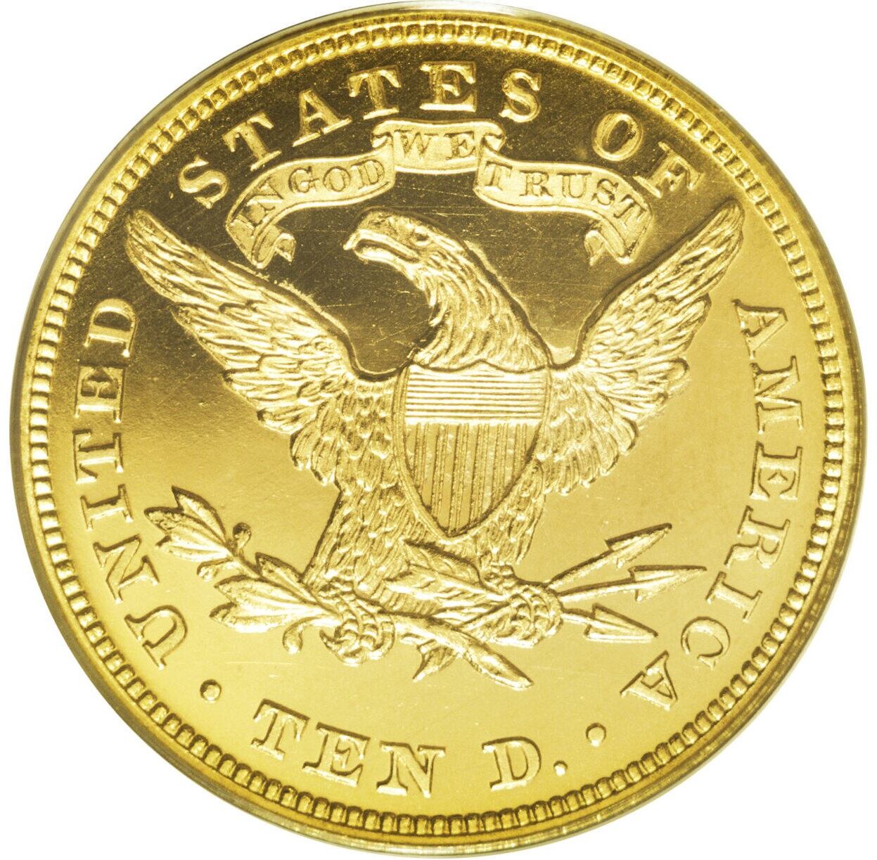 Entre las características distintivas, se observa una coloración media de oro rojizo sobre cada lado